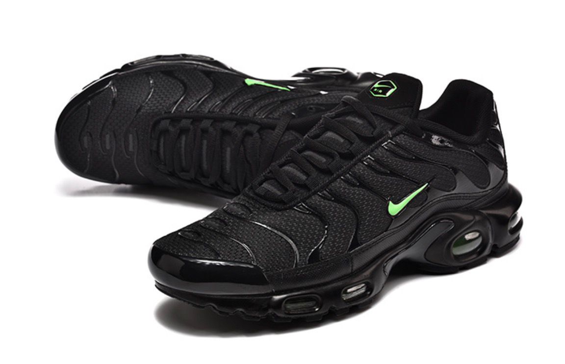 NIKE Air Max Plus TN Black Green Strike - Noir