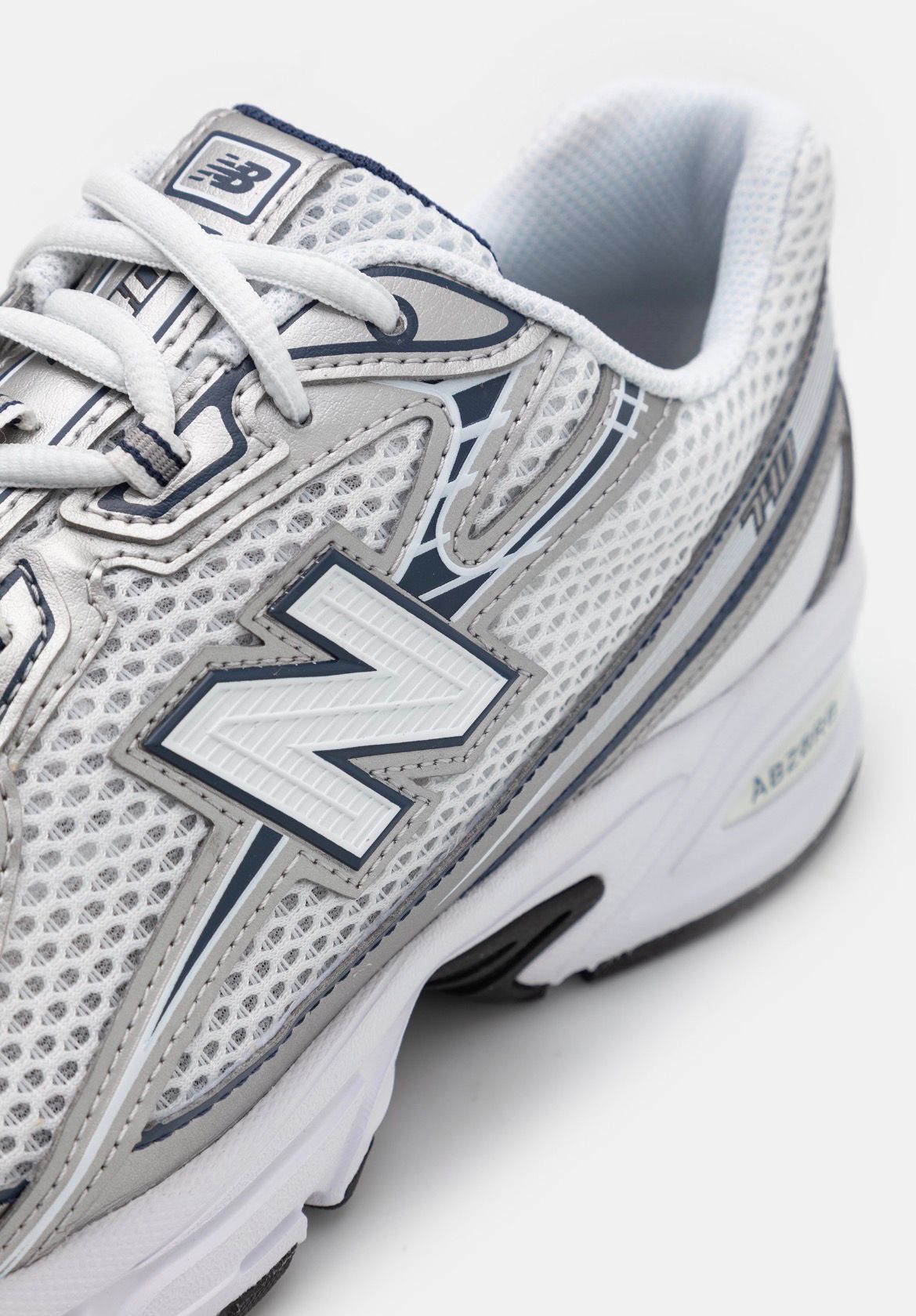 New Balance U740 UNISEX